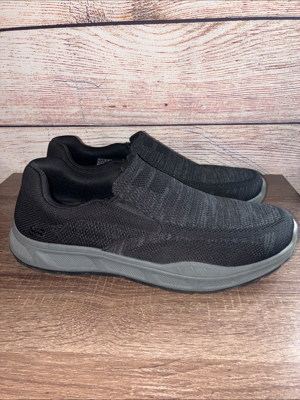 Pre Owned MEN`S SKECHERS SLIP ON SNEAKERS SIZE 12 EXWIDE WIDTH